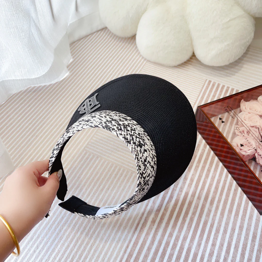 Новинки коллекции Burberry Весна/Лето 2023 - Козырек - Солнцезащитная шляпа