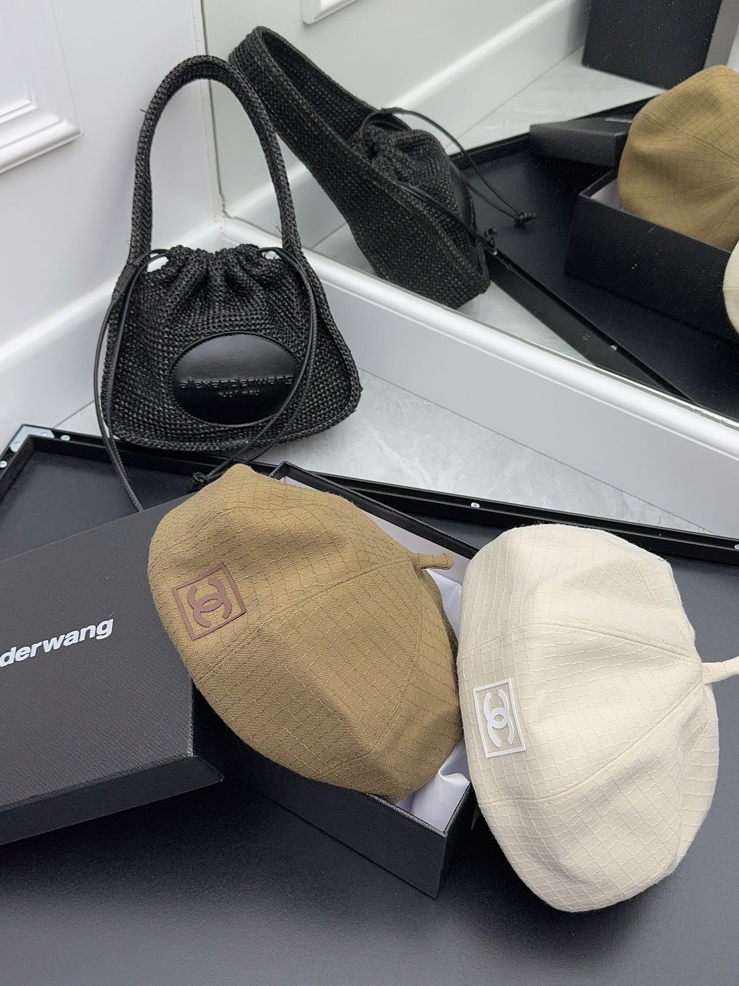 Chanel - Простая и универсальная шляпа художника