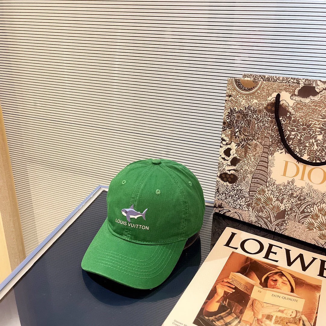 LV - Новая бейсболка с рисунком акулы - Разные цвета - 2 шт.