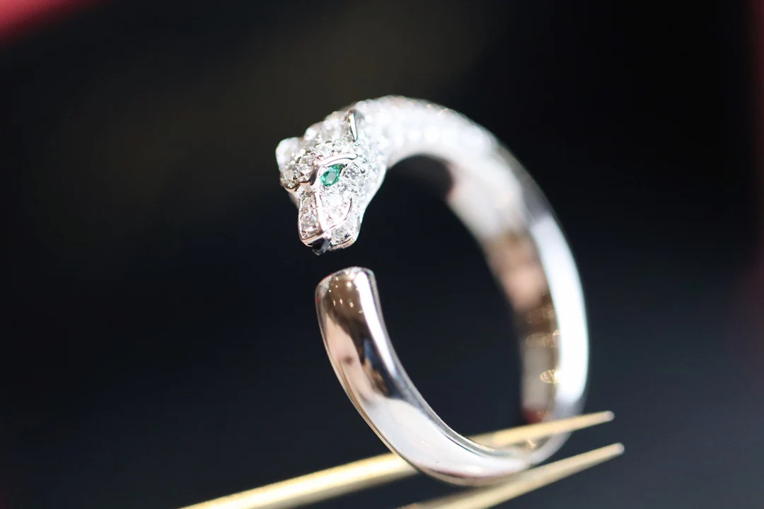 Коллекция Cartier Panther - Платина и бриллианты - Изумруд