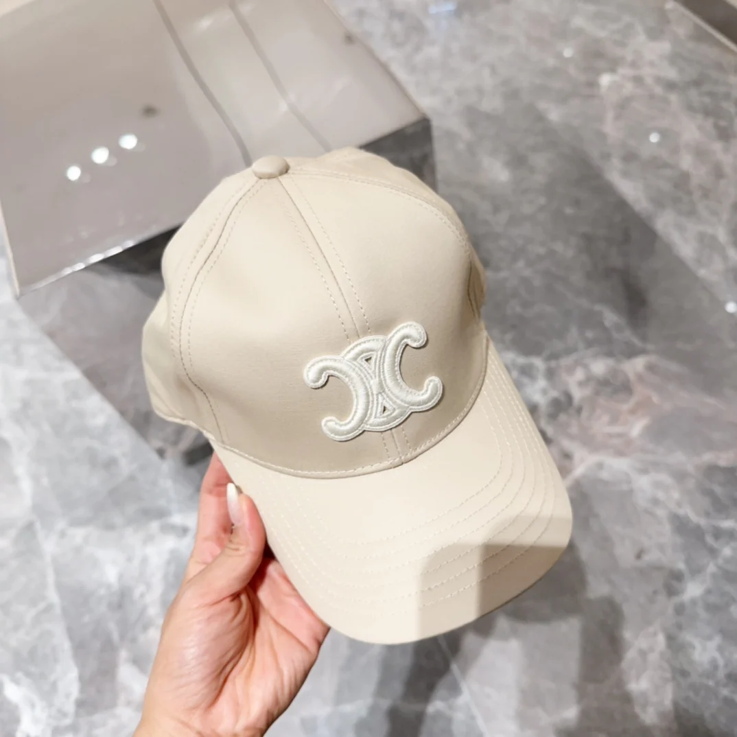 Бейсболка с вышитым логотипом Celine