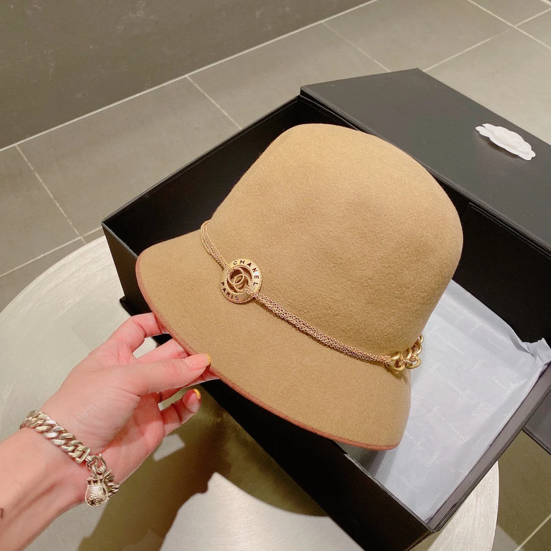 Шерстяная шляпа-цепочка Chanel - абрикосового цвета