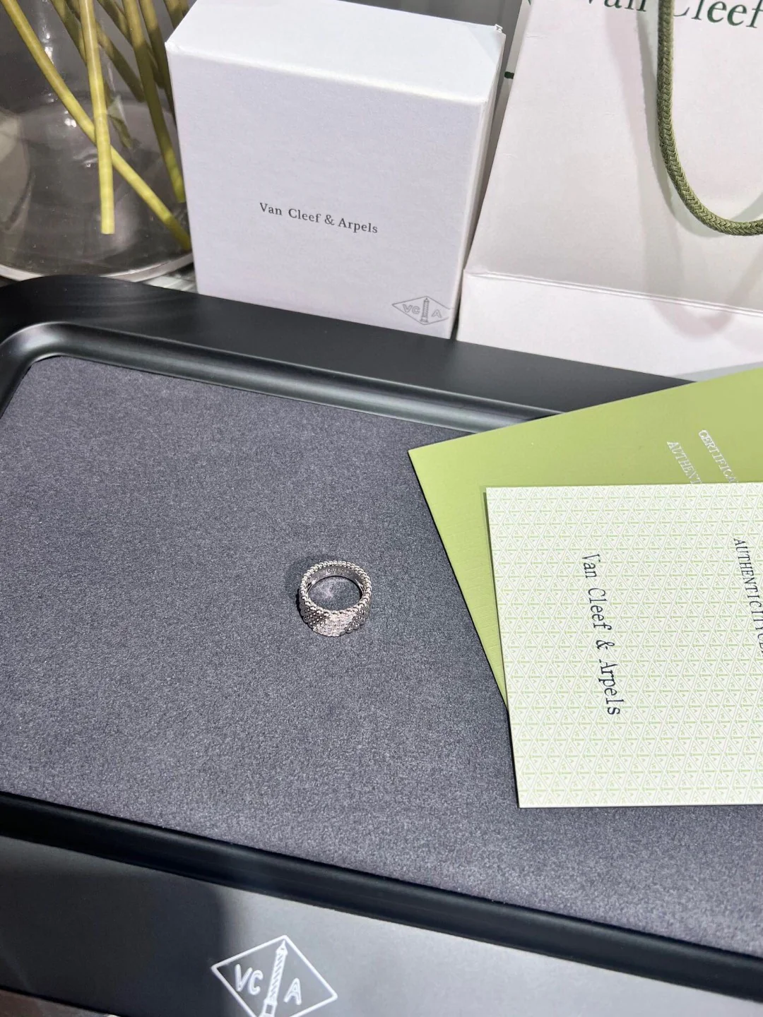 Ван Век - Кольцо 028