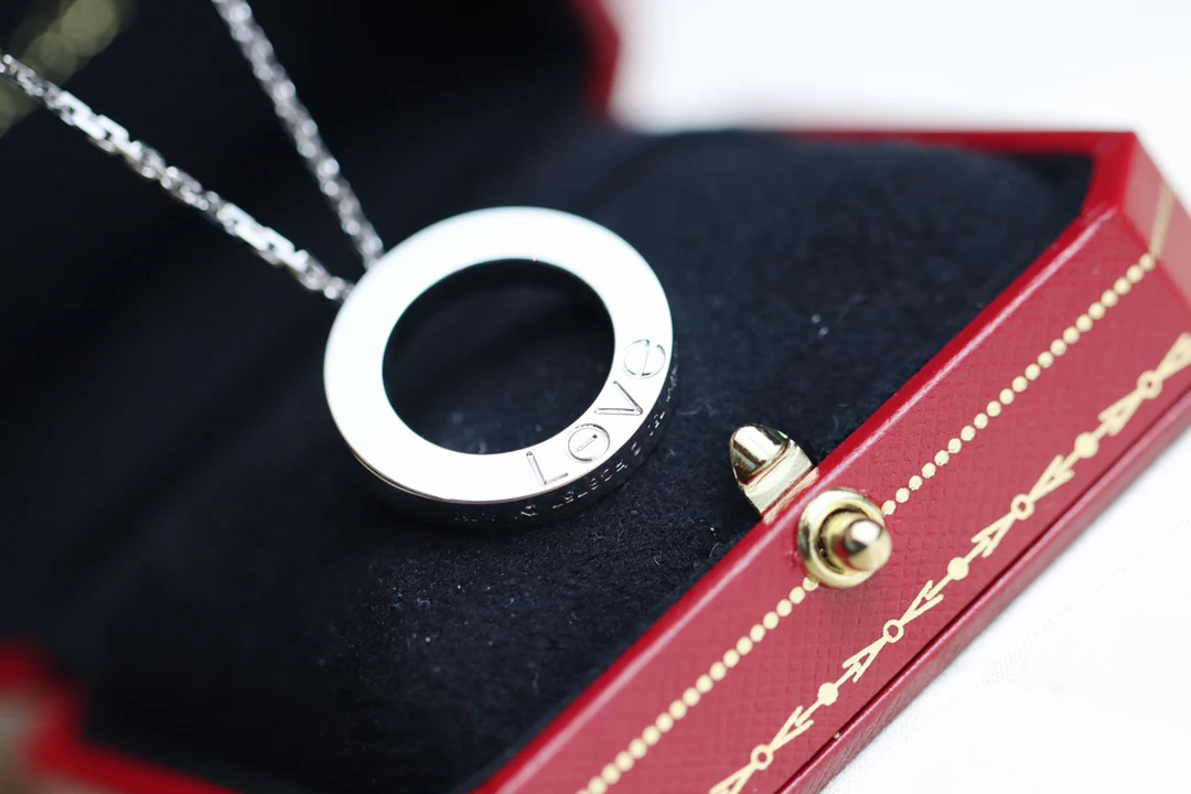 Колье Cartier Love из белого золота