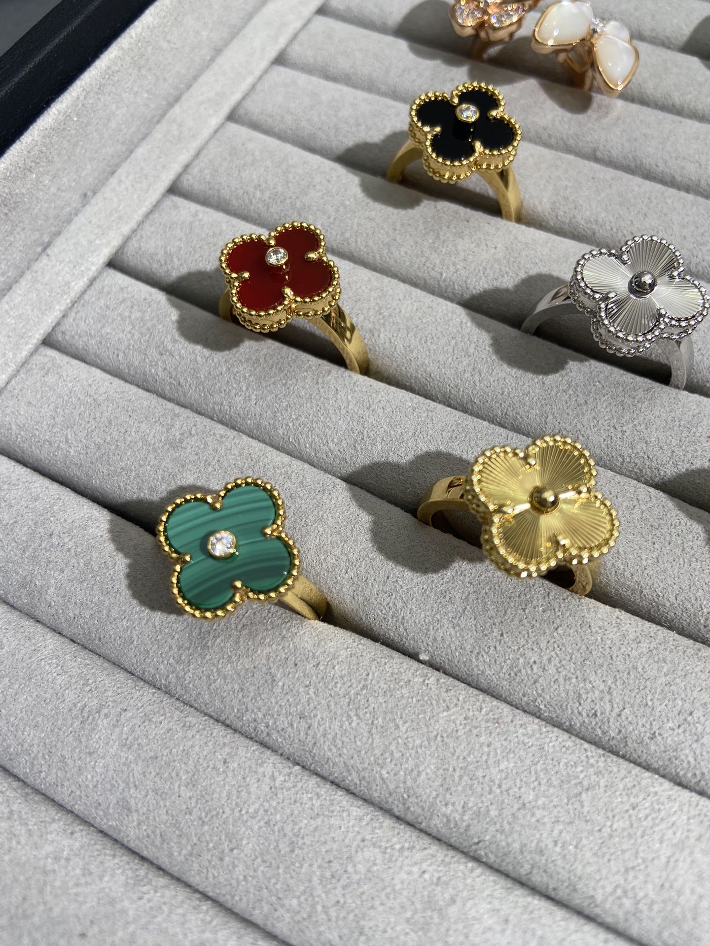 Ван Век - Кольцо 073