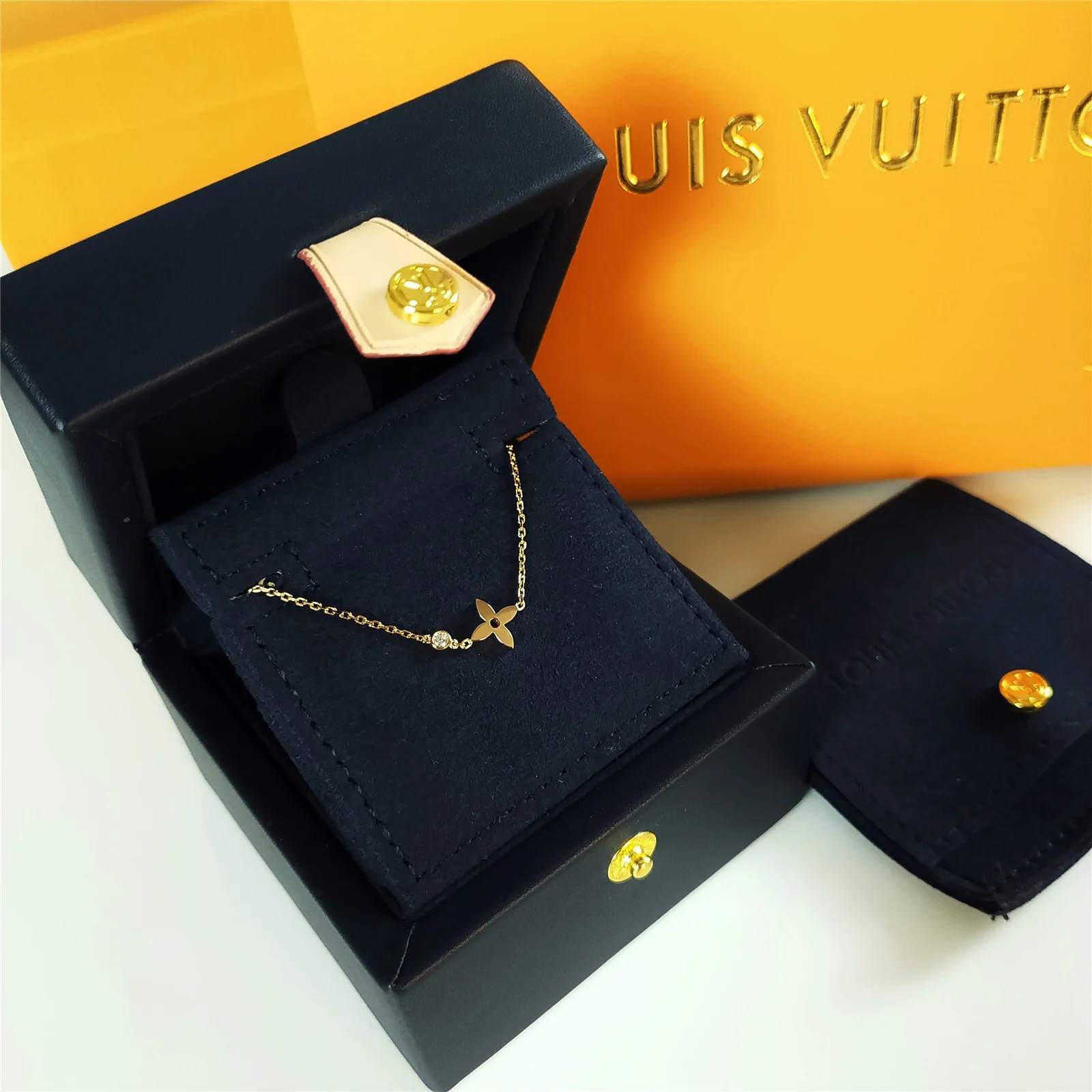 LV-Ожерелье 092