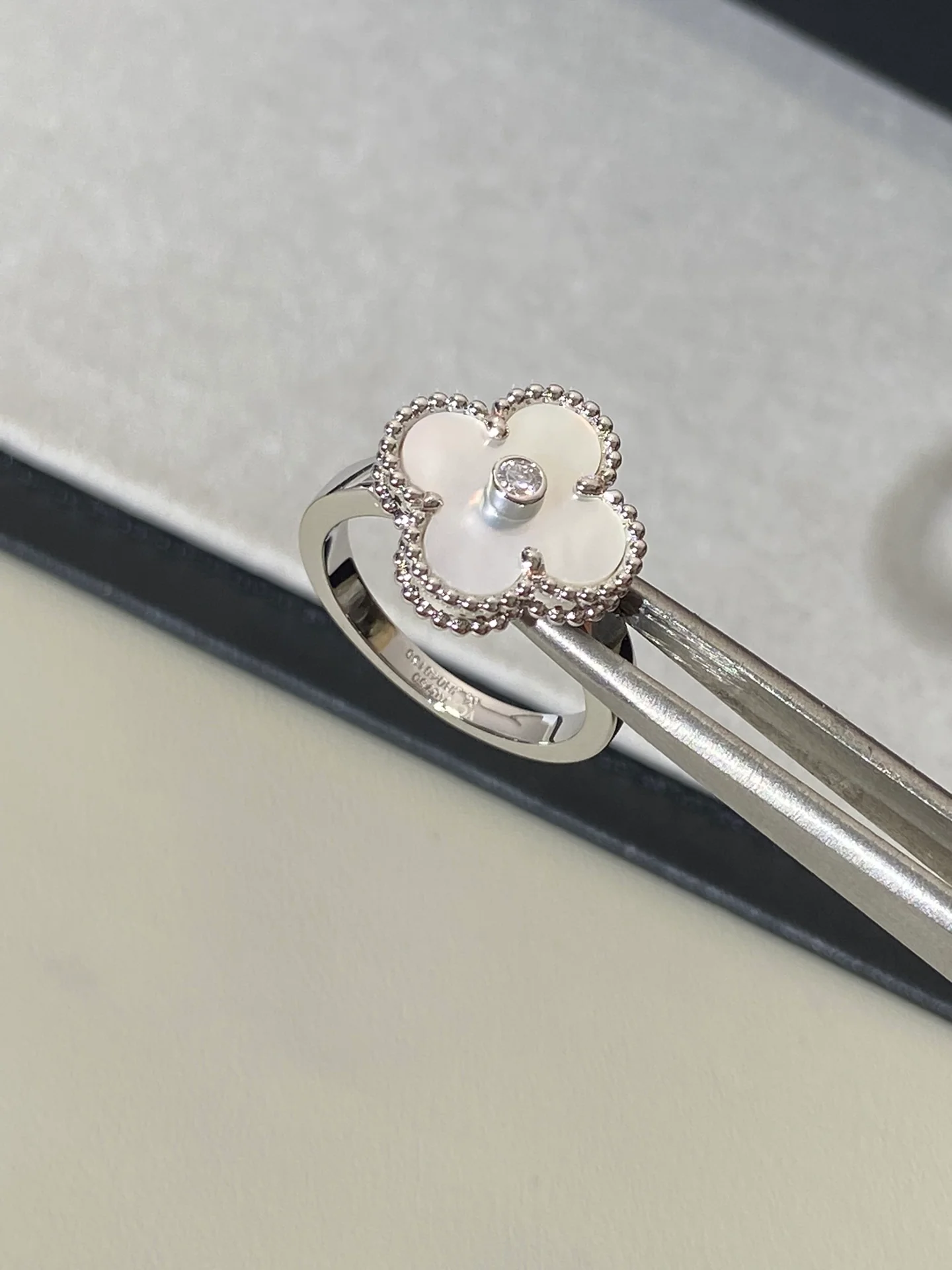 Ван Век - Кольцо 080