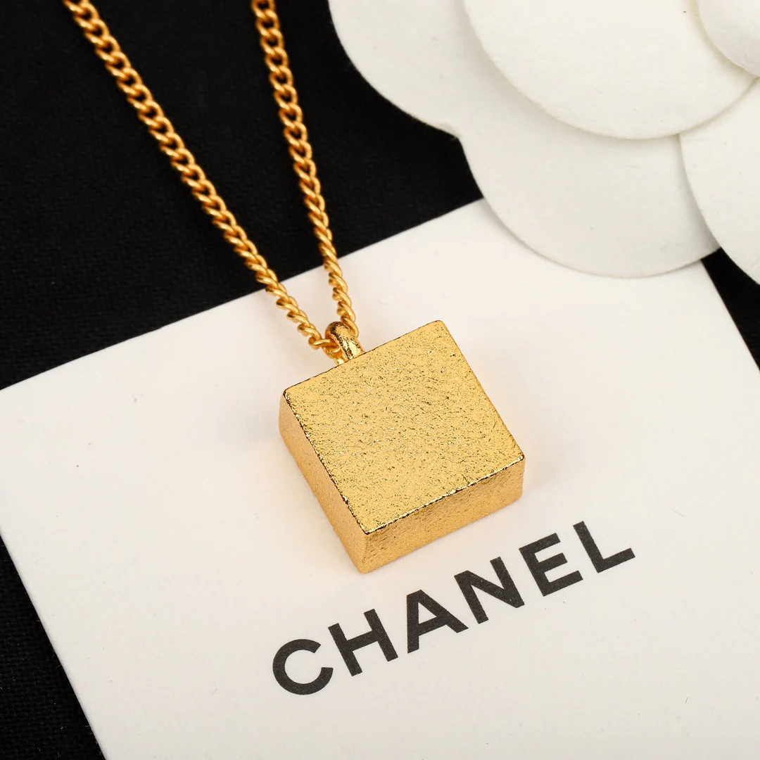 Chanel - Колье 382