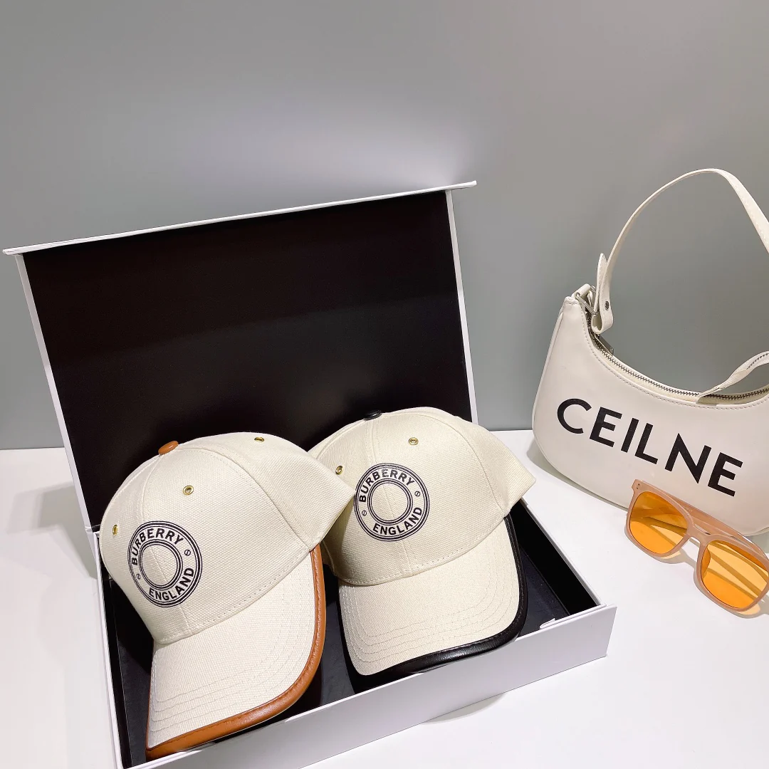 Бейсболка Burberry Весна/Лето 2023