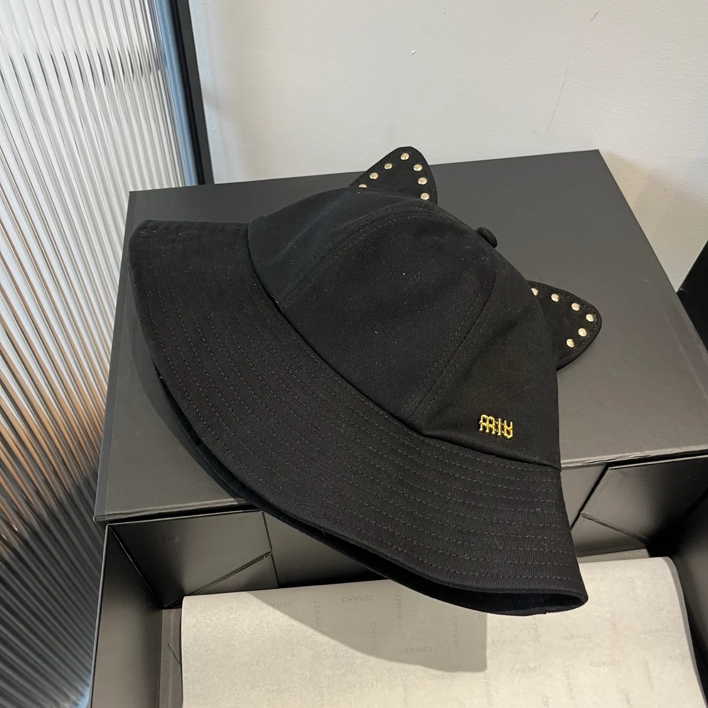 Рыбацкая шляпа Miu Miu с кошачьими ушками - черная