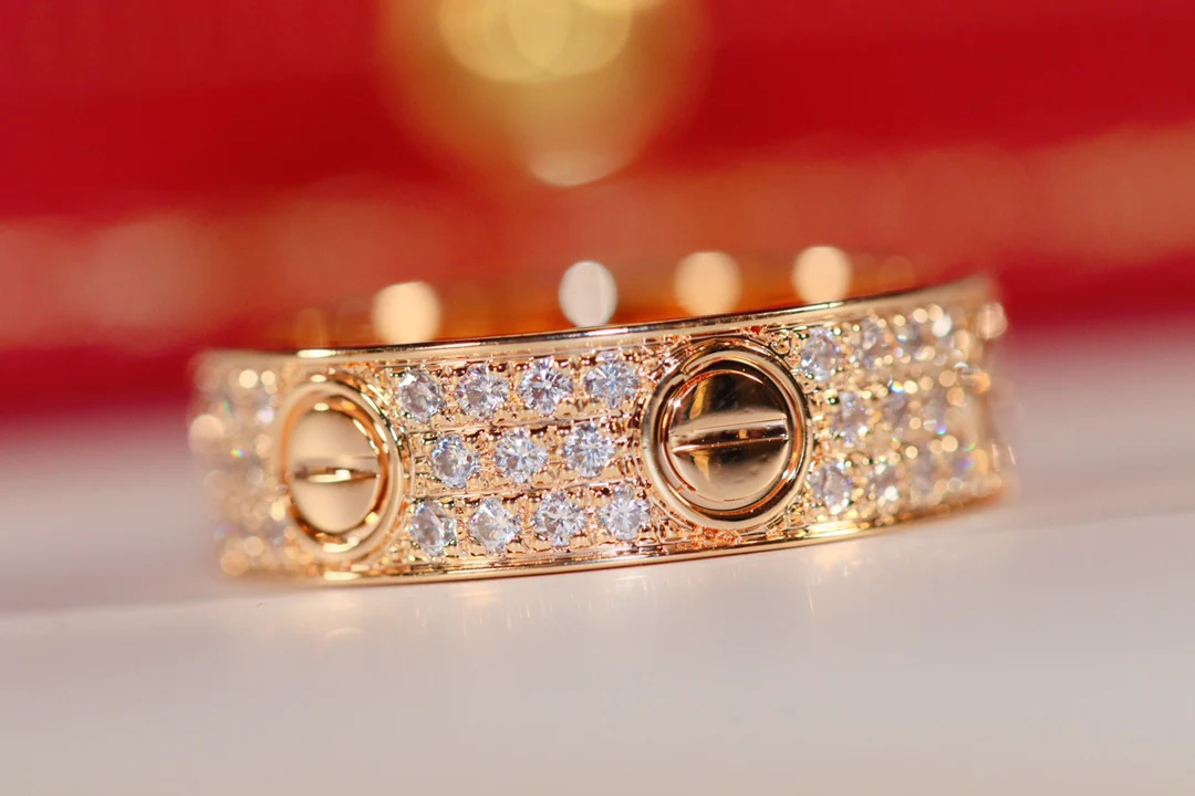 Кольцо Cartier Love - Starry Night в смелом дизайне