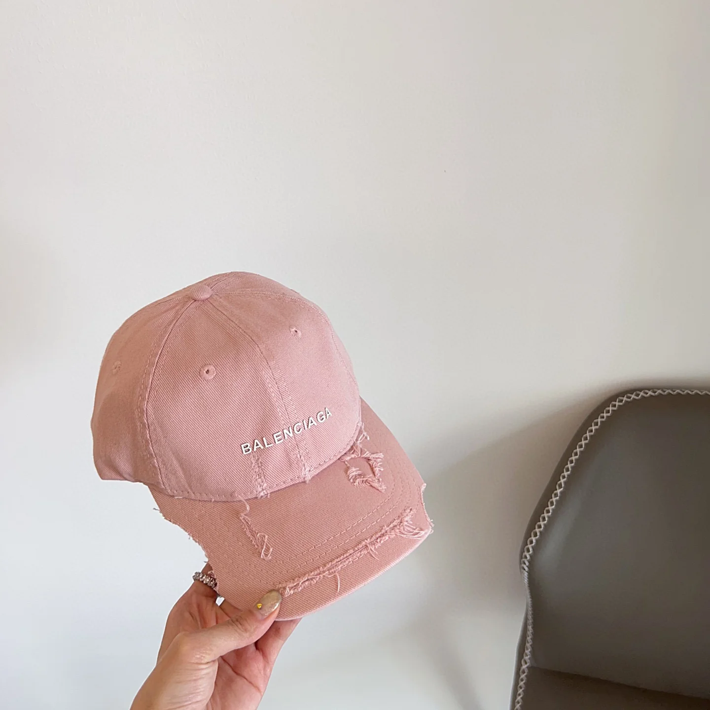 Balenciaga - Необычная бейсболка с эффектом потертости - Розовая