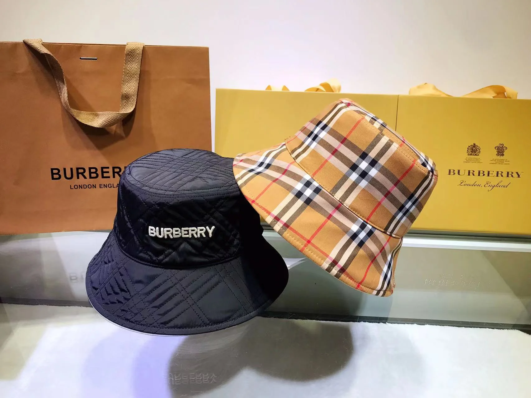 Двусторонняя панама Burberry