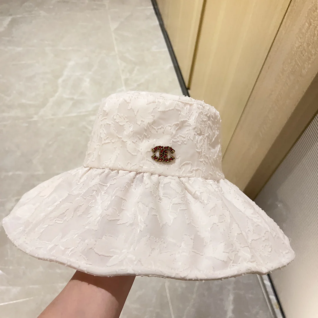 Новинка сезона весна/лето 2023 от Chanel - Складная рыбацкая шляпа - Белая