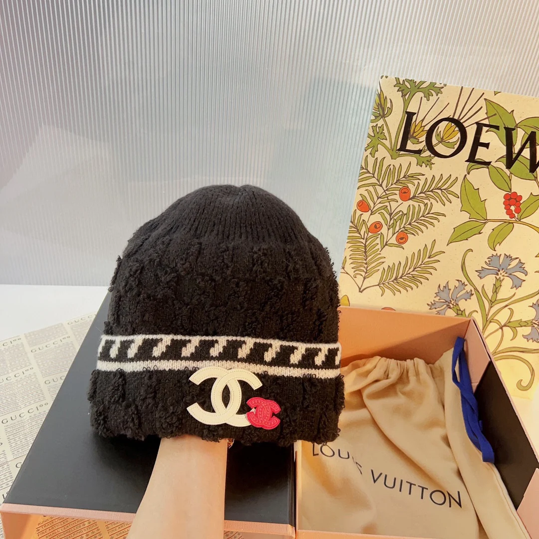 Вязаная шапка Chanel в корейском стиле - черная
