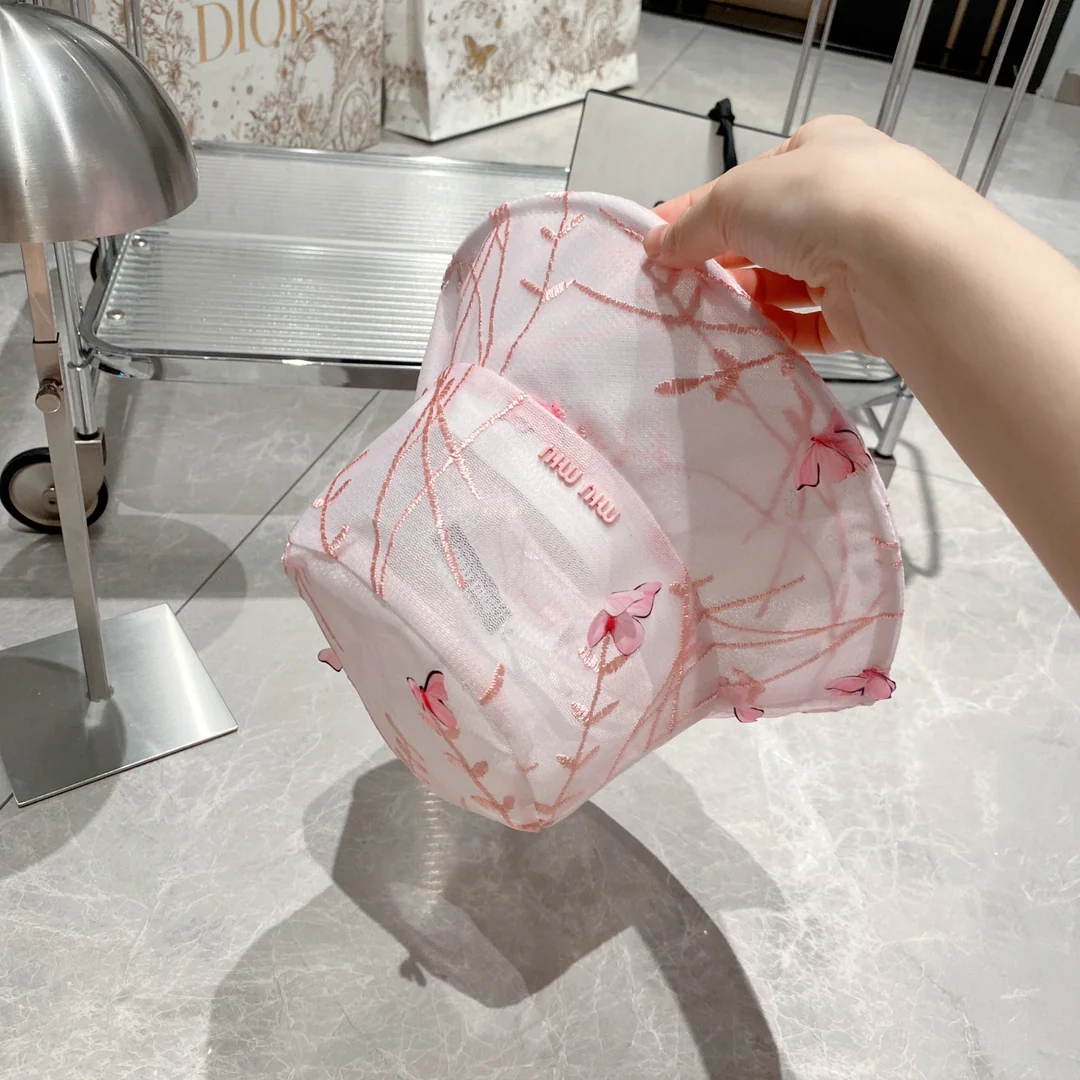 Новинка весны/лета Miu Miu 2023 — Рыбацкая шляпа из органзы — Розовая