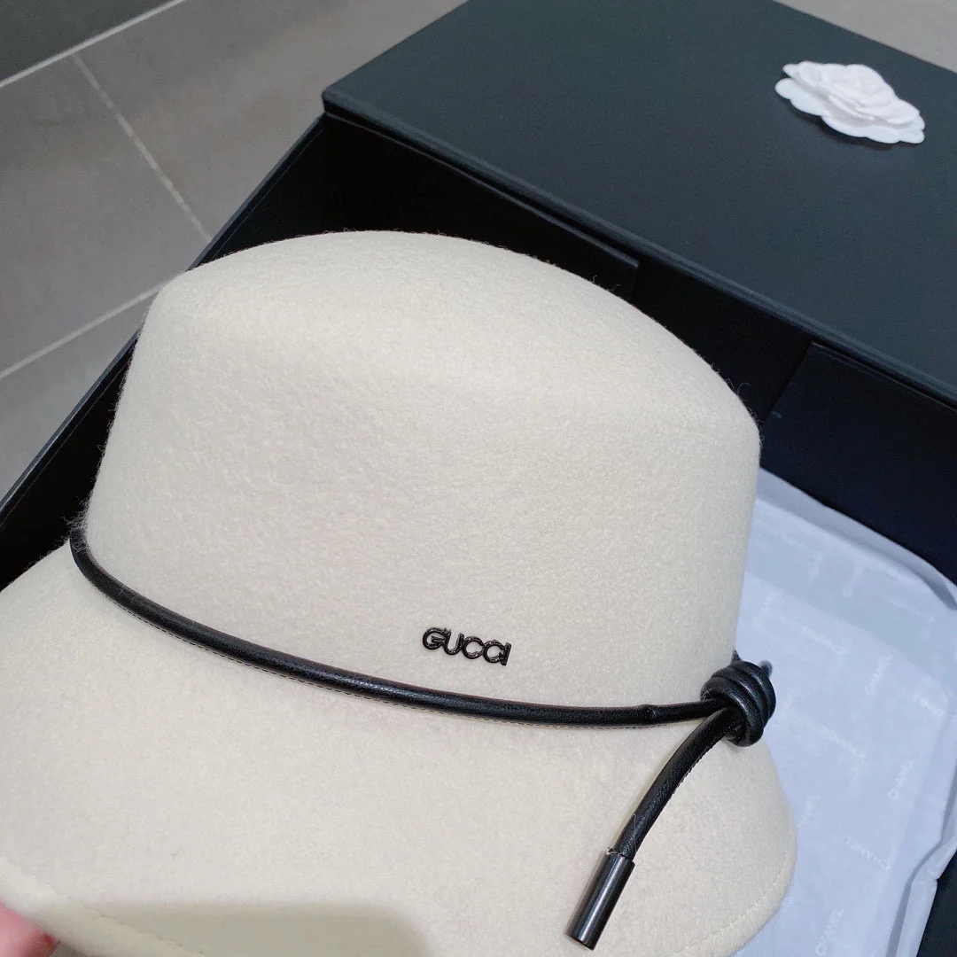 Шерстяная шапка Gucci - белая