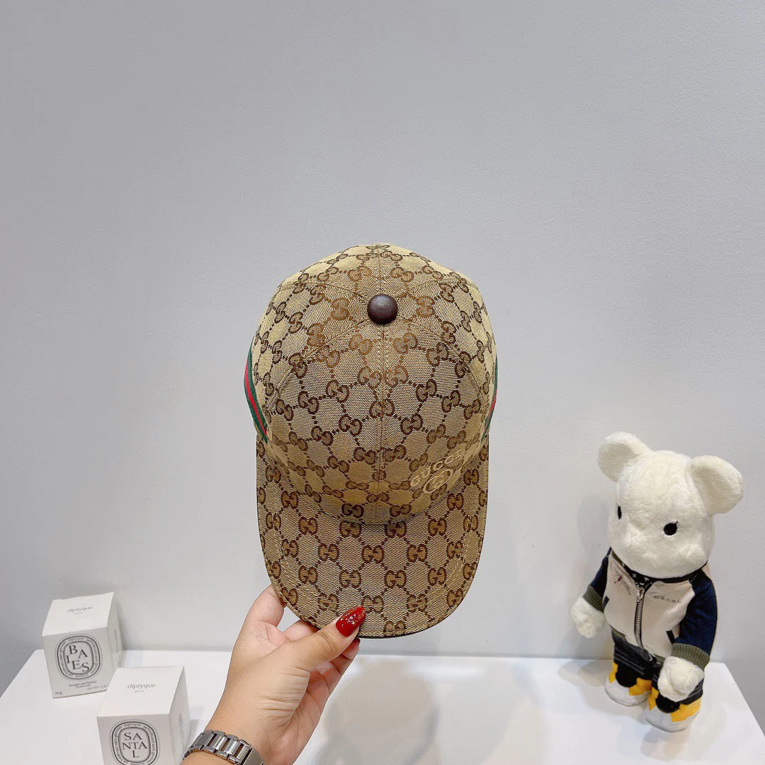 Классическая холщовая бейсболка Gucci с небольшой вышивкой - цвет хаки