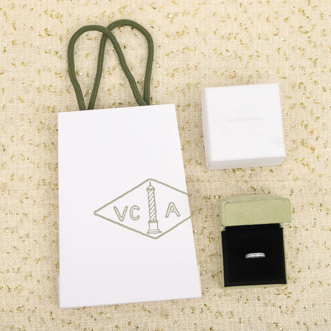 Ван Век - Кольцо 018