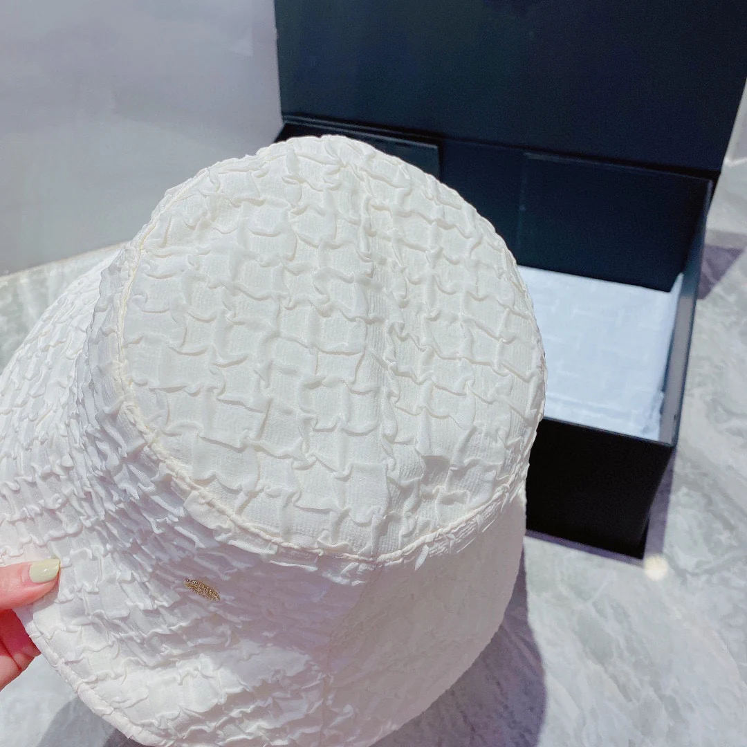 Chanel - Клетчатая рыбацкая шляпа