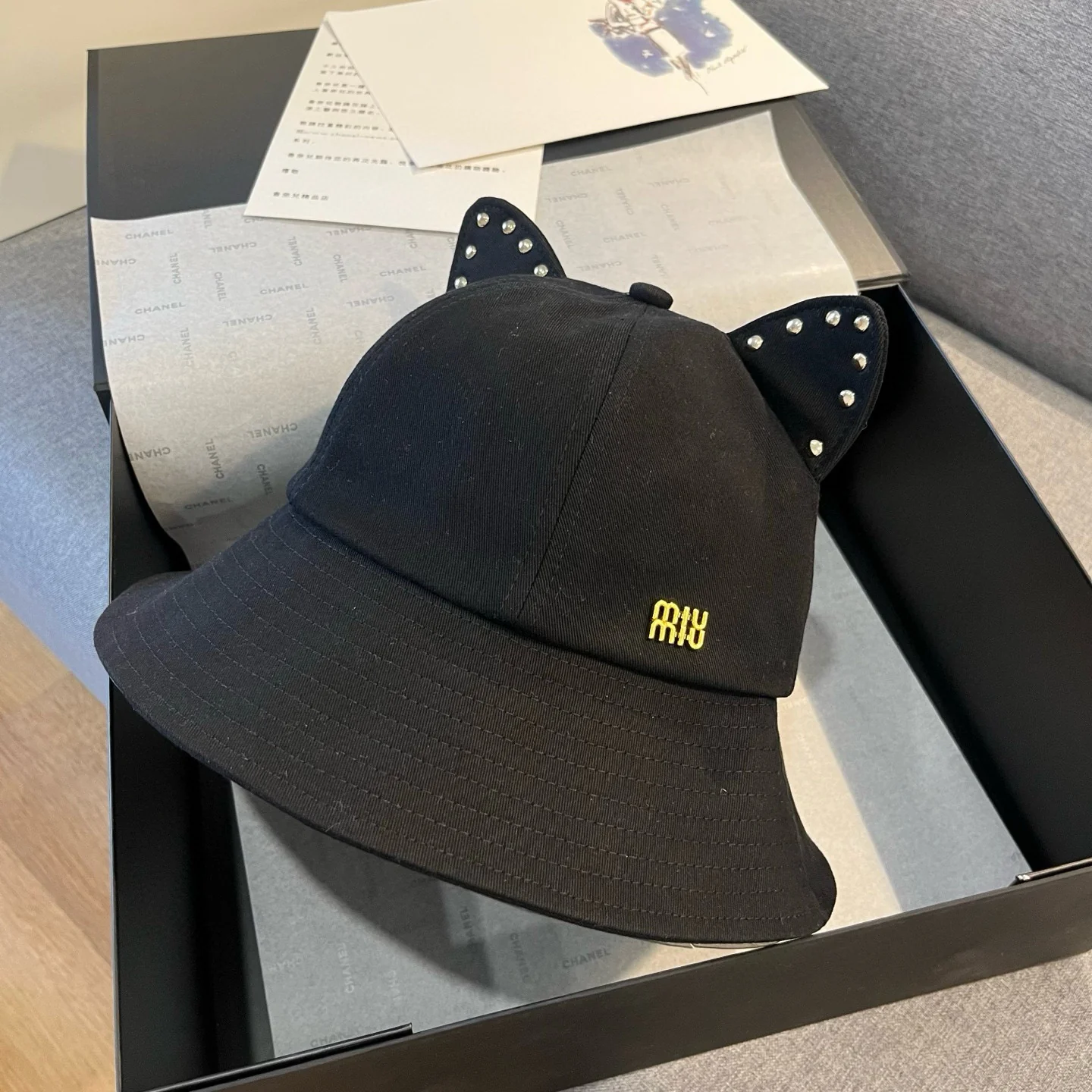 Рыбацкая шляпа Miu Miu с кошачьими ушками - Черная - 1