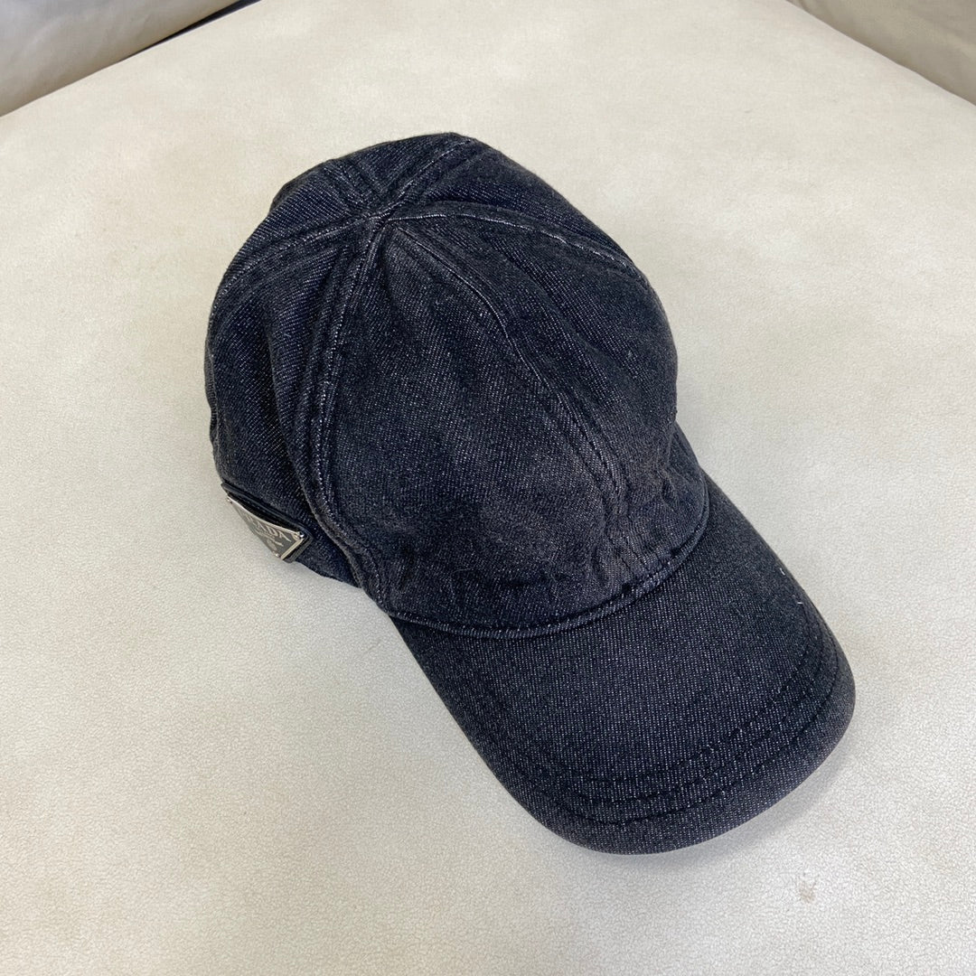 Бейсболка Prada Washed - черная