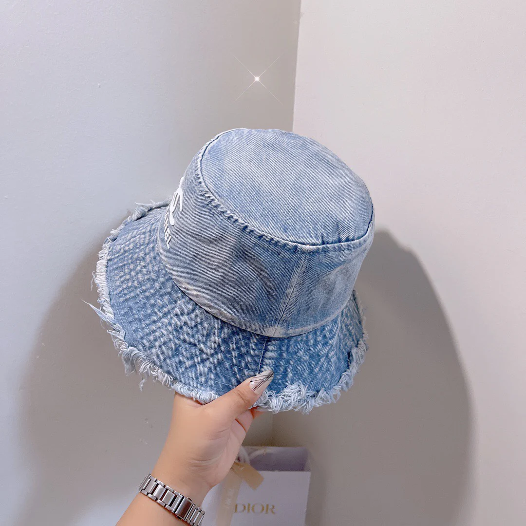 Chanel - Рыбацкая шляпа с эффектом потертой ковбойской бороды - 1