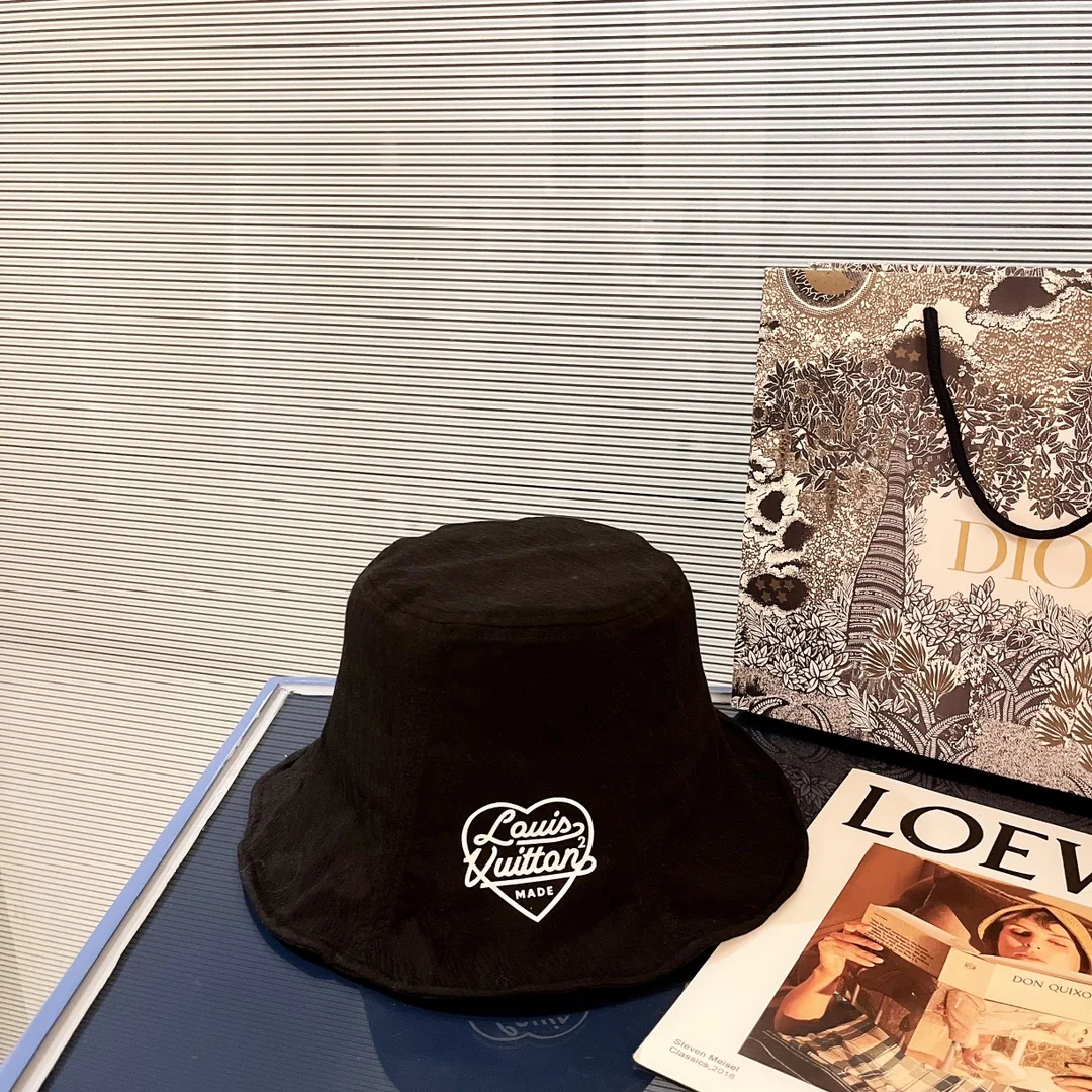 Рыбацкая кепка LV с логотипом в виде сердца - 4 цвета - 1