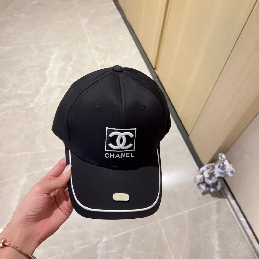 Новинка сезона весна/лето 2023 от Chanel - бейсболка - черная