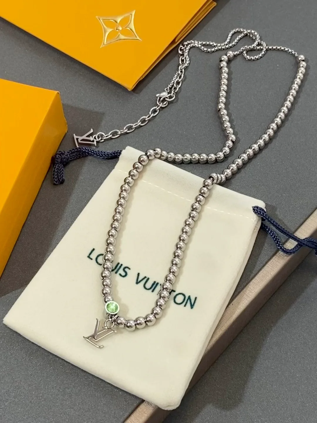 LV-Ожерелье 082