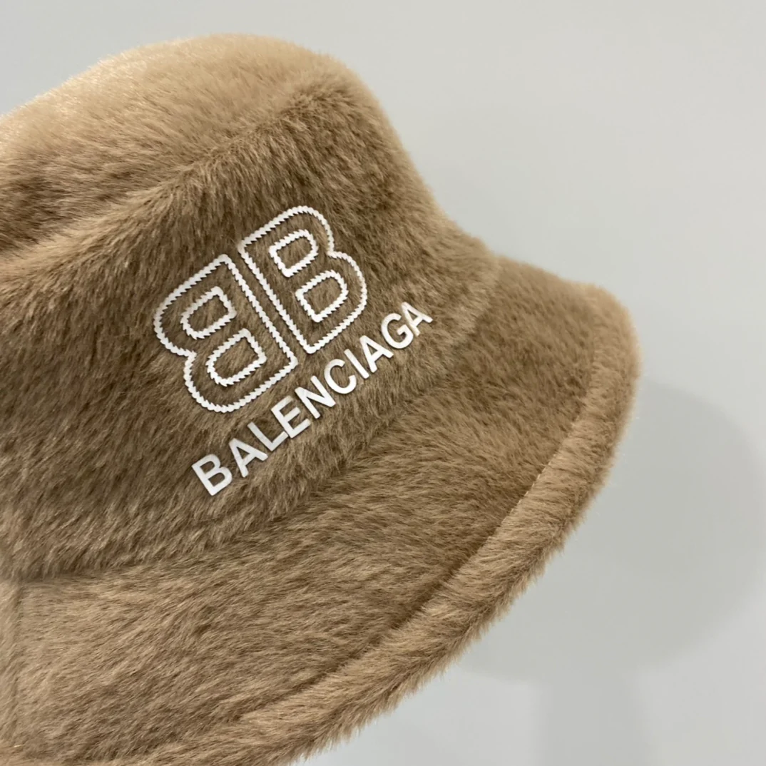 Рыбацкая шапка Balenciaga из норки - коричневая