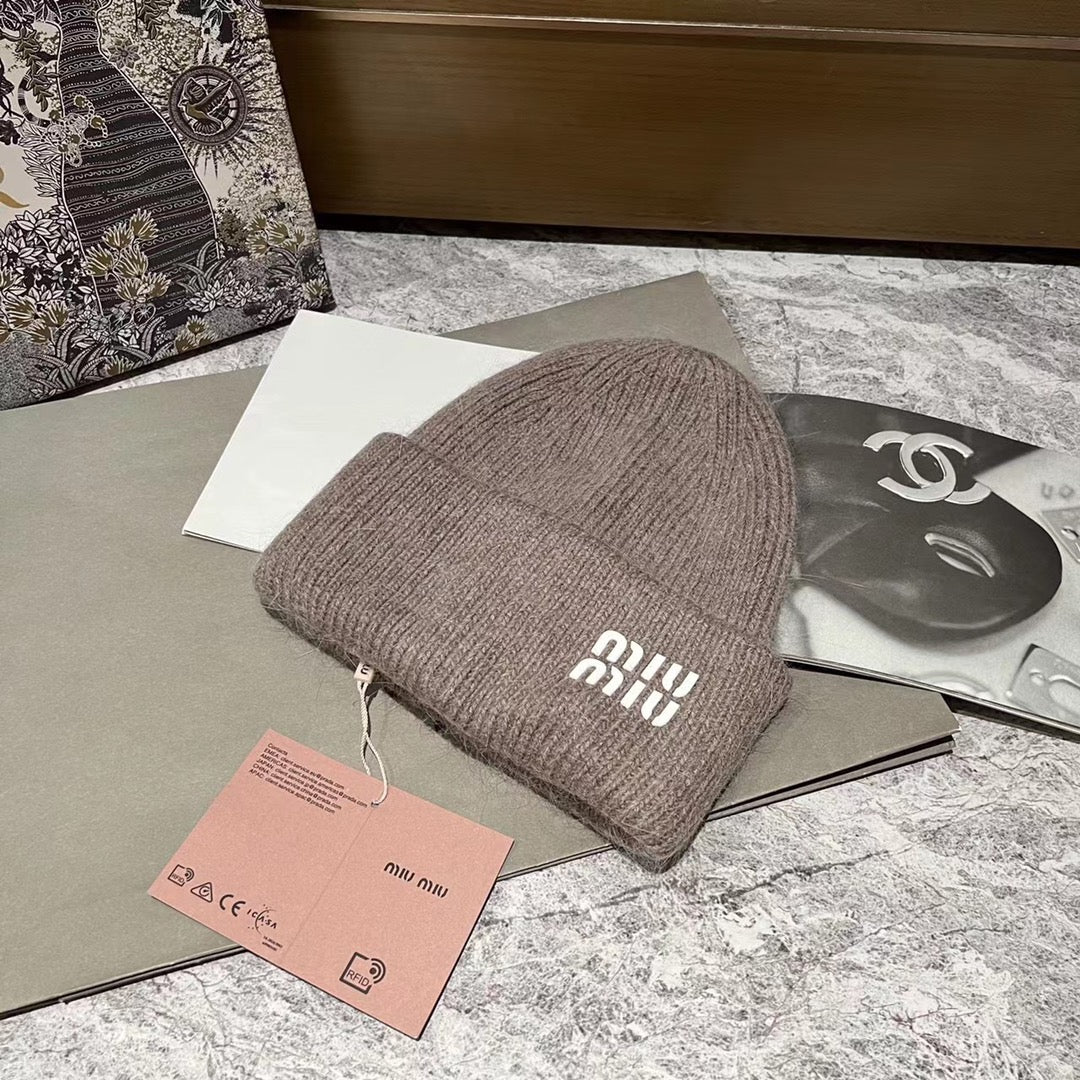 Miu Miu - Вязаная шапка из кроличьего меха и шерсти