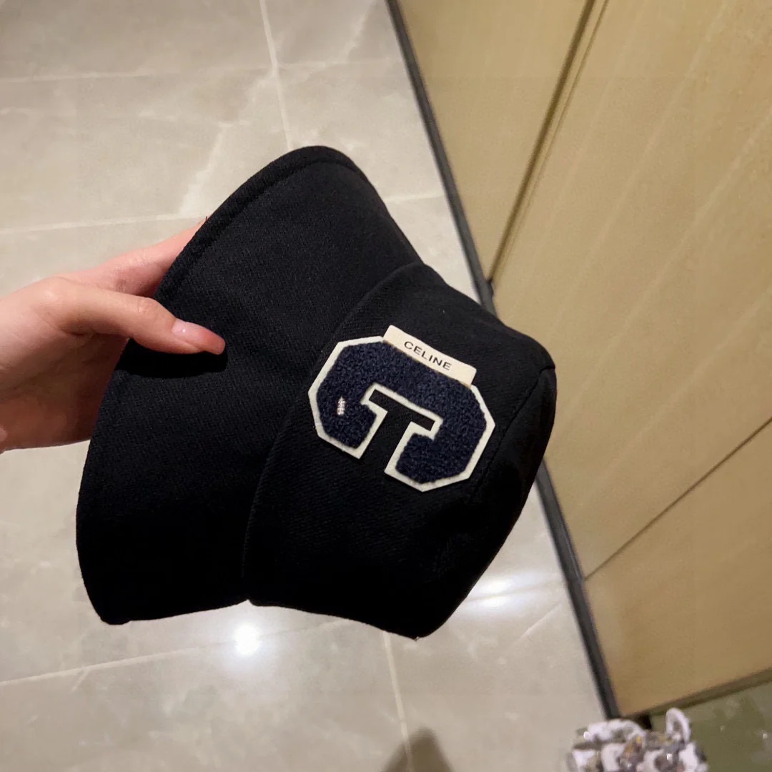 Новинка 2024 года от Celine - Панама с неровными полями - Черная