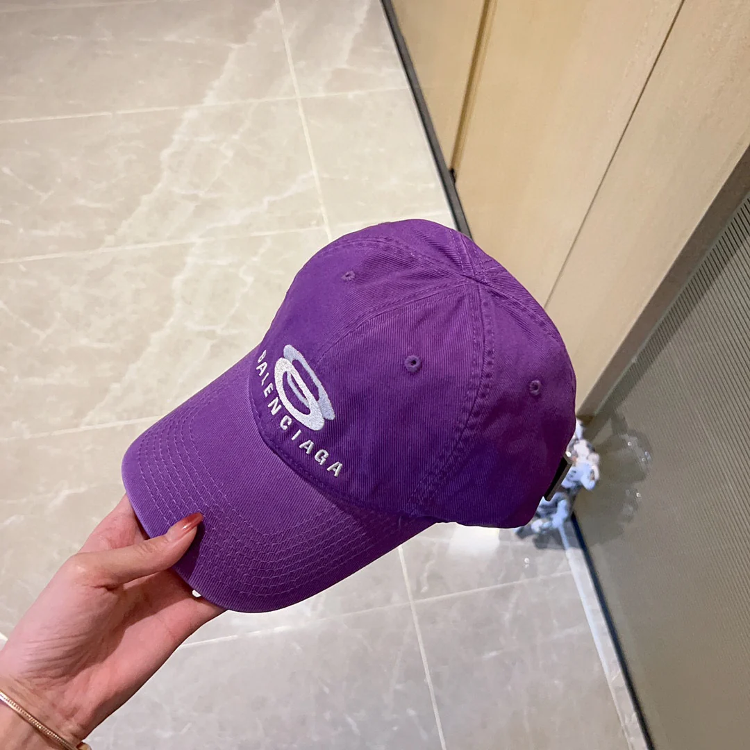 Париж - Новинки сезона весна/лето 2023 - Вышитая шапка/шарф.