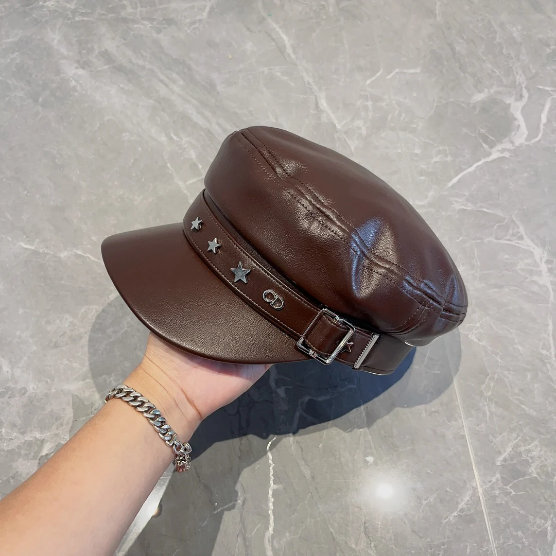 Dior - Новая модель кожаной военной кепки осенне-зимнего сезона - кофейного цвета.