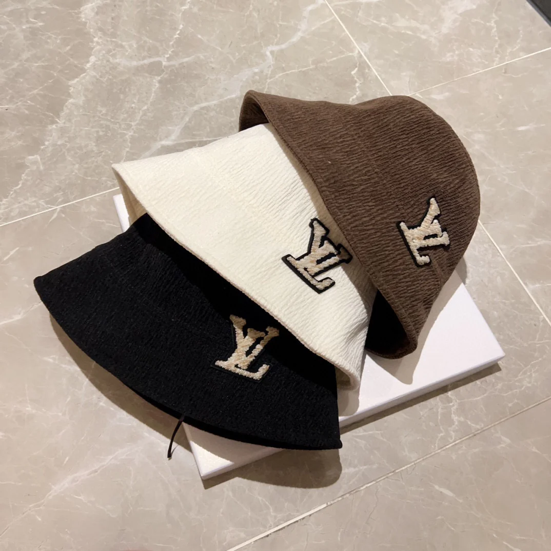 Панама LV 2023 из вельвета - черная