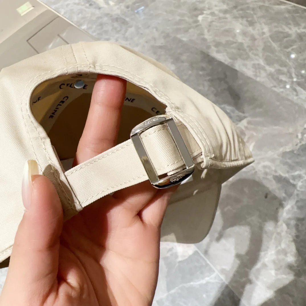 Бейсболка Celine с вышитой буквой 