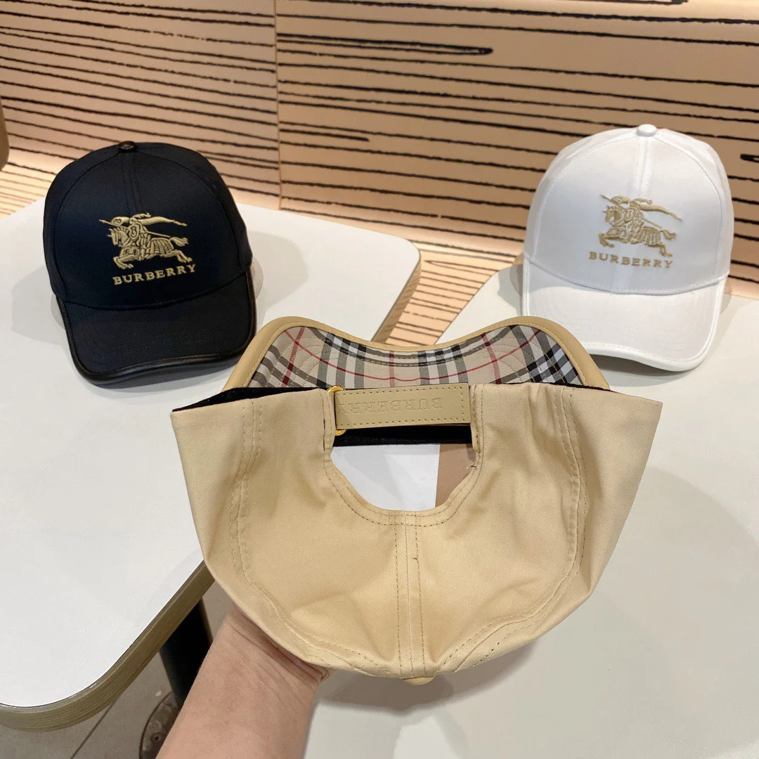 Бейсболка Burberry в простом британском стиле