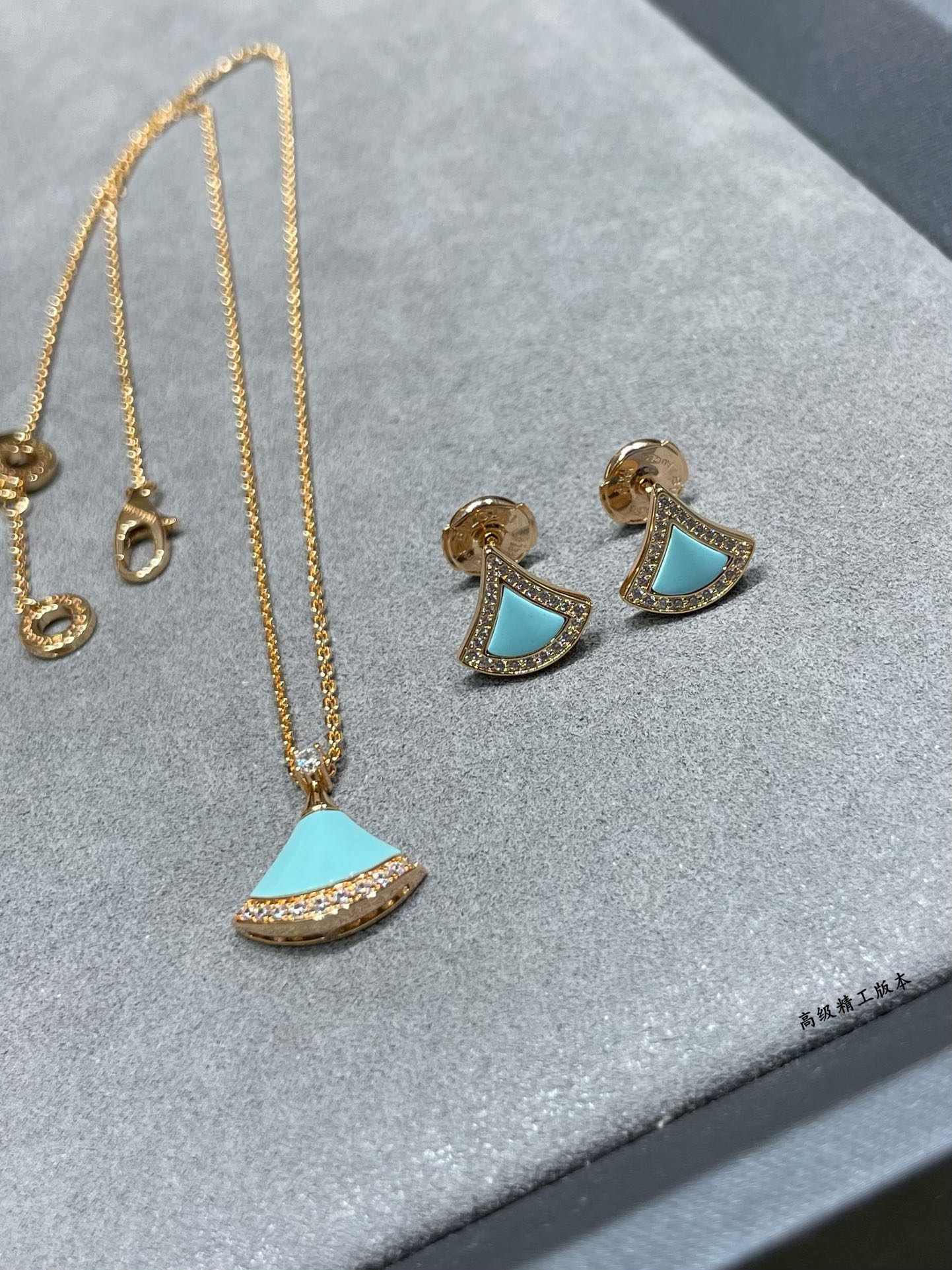 Серьги Bvlgari 012