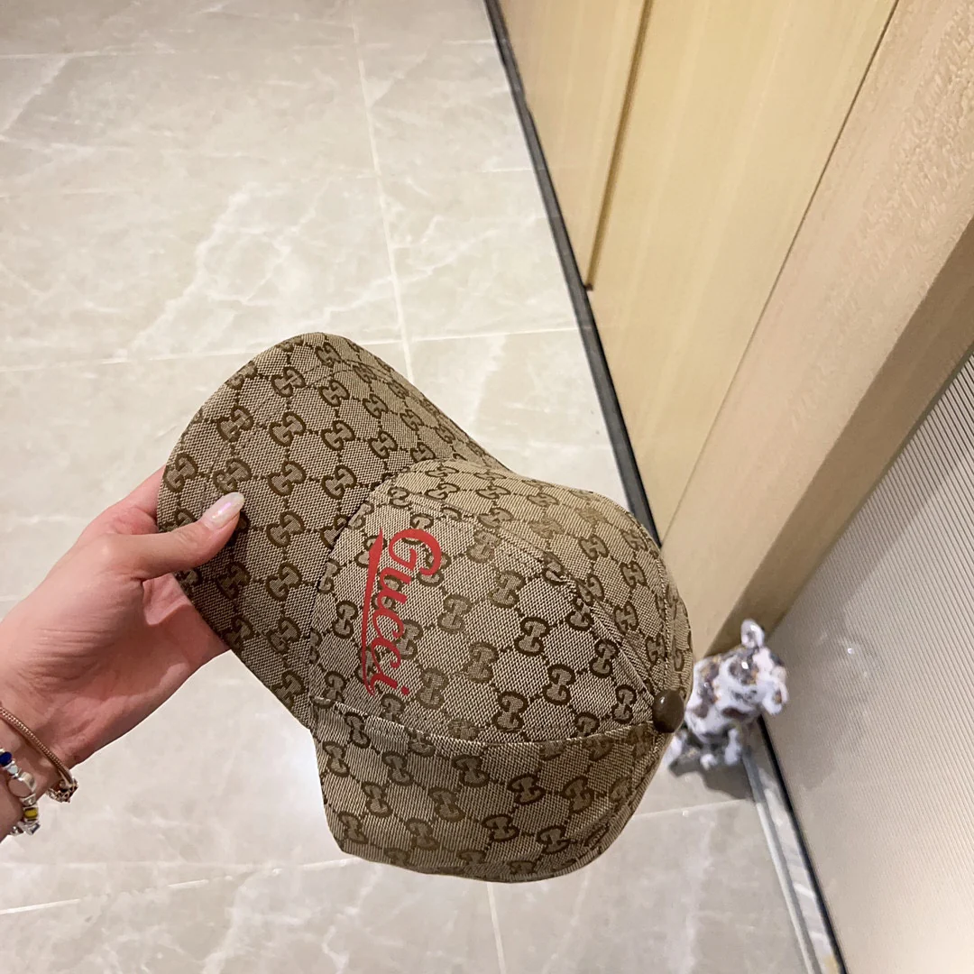 Новинка сезона весна/лето 2023 от Gucci - бейсболка с монограммой - кофейно-коричневый - 1