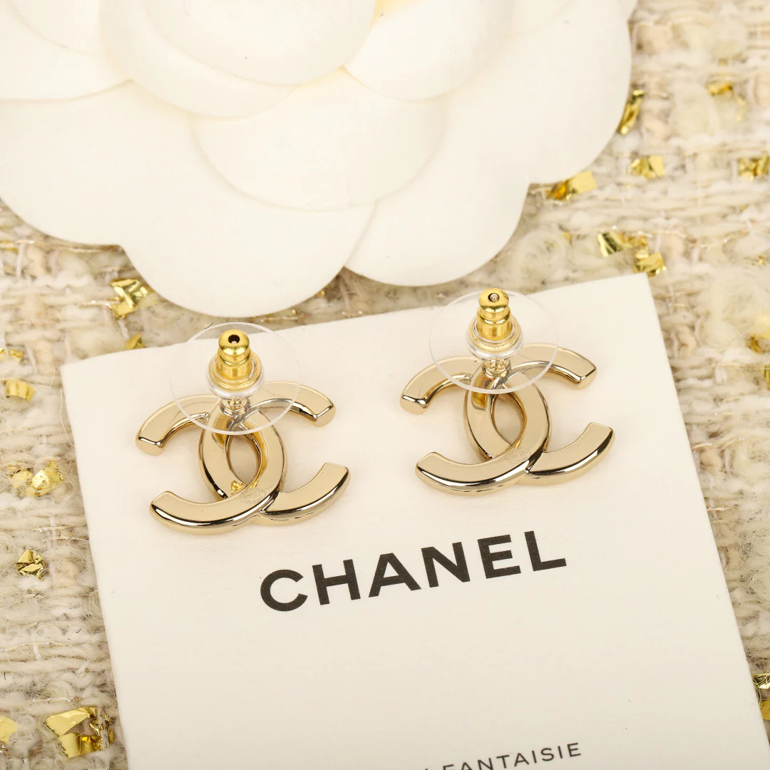 Chanel - 25 пенсов, глянцевые серьги с двойной буквой С