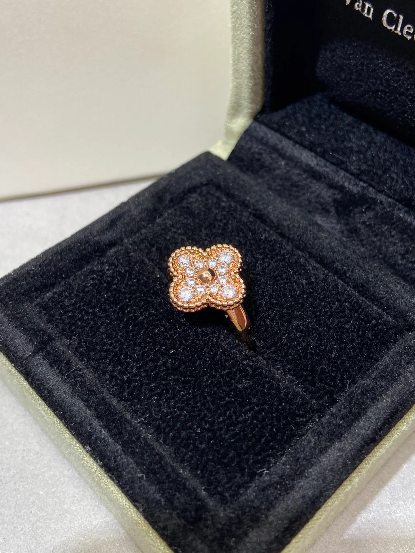 Ван Век - Кольцо 058