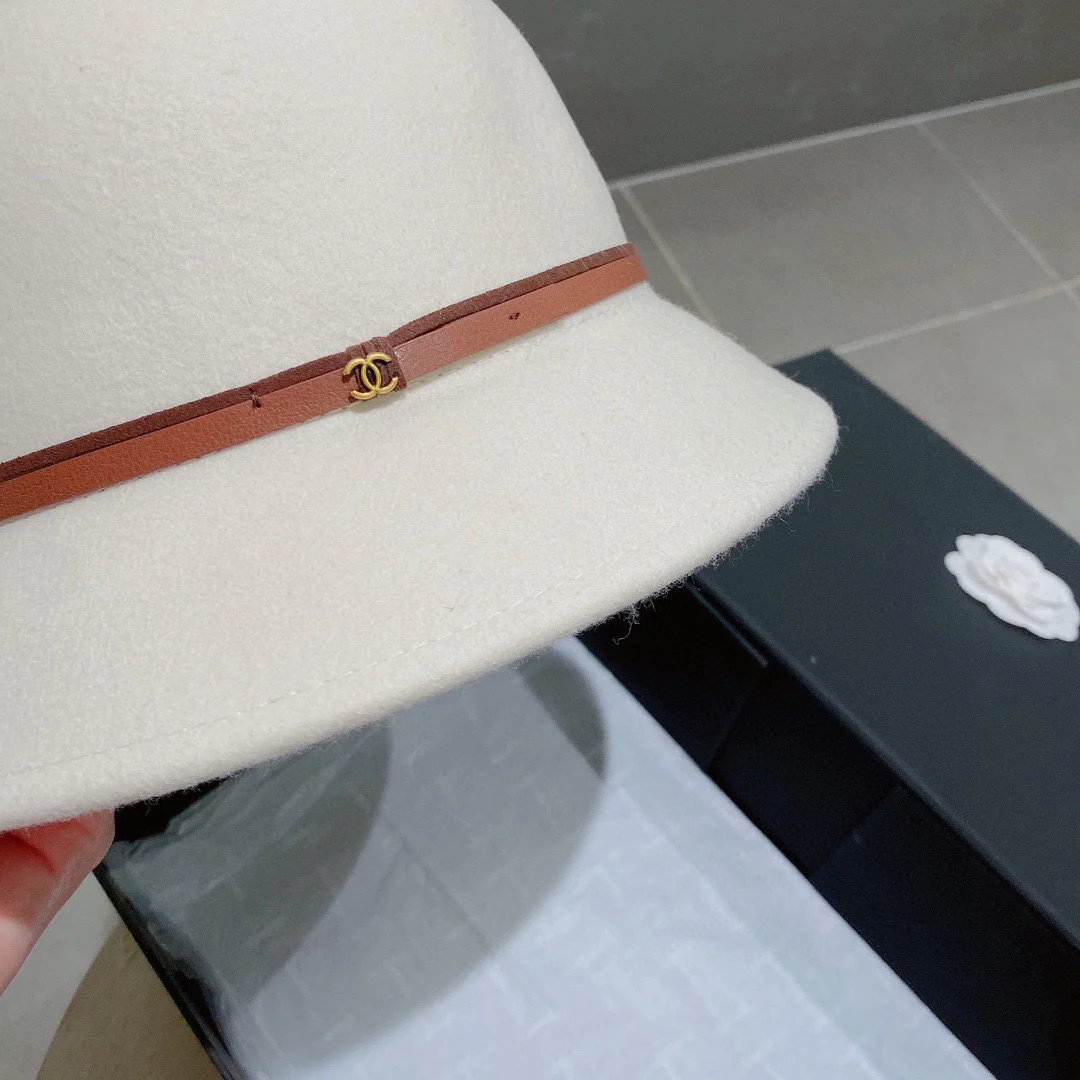 Chanel - Шерстяная шляпа - Белая