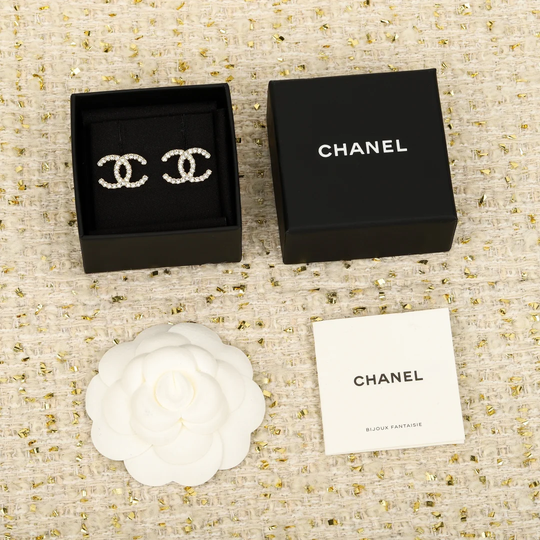 Chanel - Серьги с двойным бриллиантом C, 25 пенсов