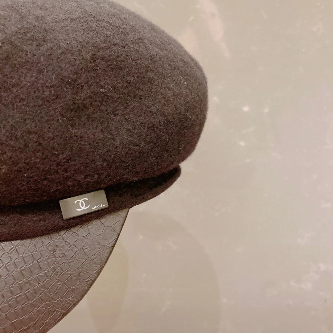 Chanel - Шерстяная военная кепка с клювом-?уточкой? - Черная