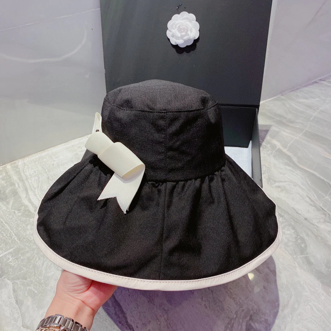 Солнцезащитная шляпа Chanel из ткани, устойчивой к УФ-излучению - Складная широкополая шляпа от солнца - 1 шт.