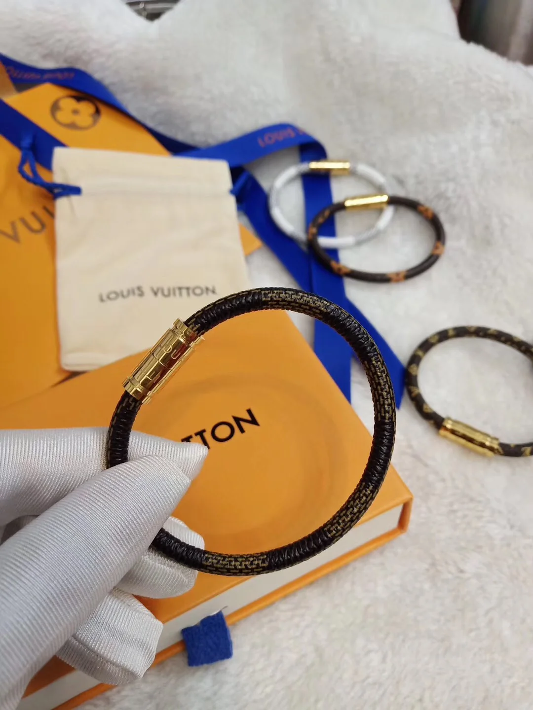 LV-браслет