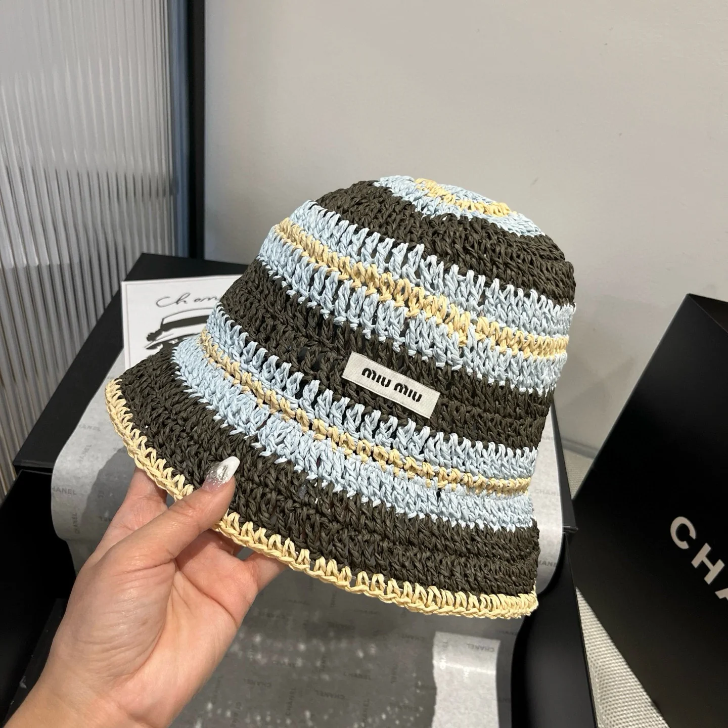 Панама Miu Miu в стиле колор-блок — синяя