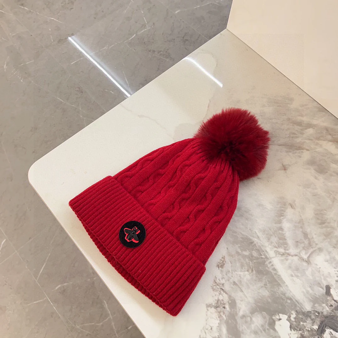 Вязаная шапка Gucci с косами - красная