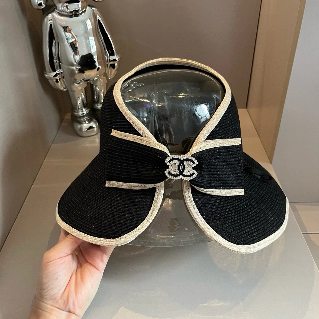 Chanel - Рыбацкая шляпа с разрезом сзади и бантом - Черная